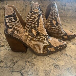 Women's Vince Camuto Gigietta Snakeskin-Print Ankle Booties in Taupe